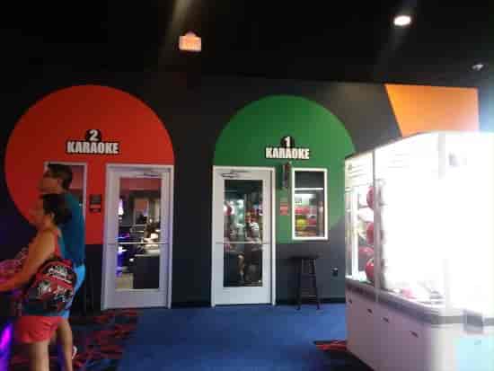 Vibrant karaoke rooms at Round1 USA for team-building and social gatherings.
