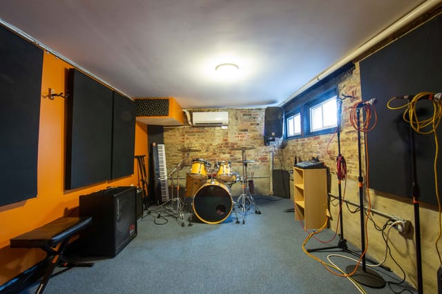 Band Practice Studio with soundproofing, ideal for music events and creative workshops.