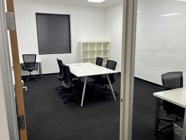 Modern minimalist meeting room with ergonomic chairs for collaborative brainstorming sessions.