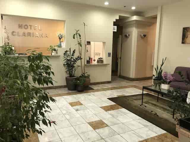 Welcoming Hotel Clariana lobby with modern design, perfect for small meetings and events.