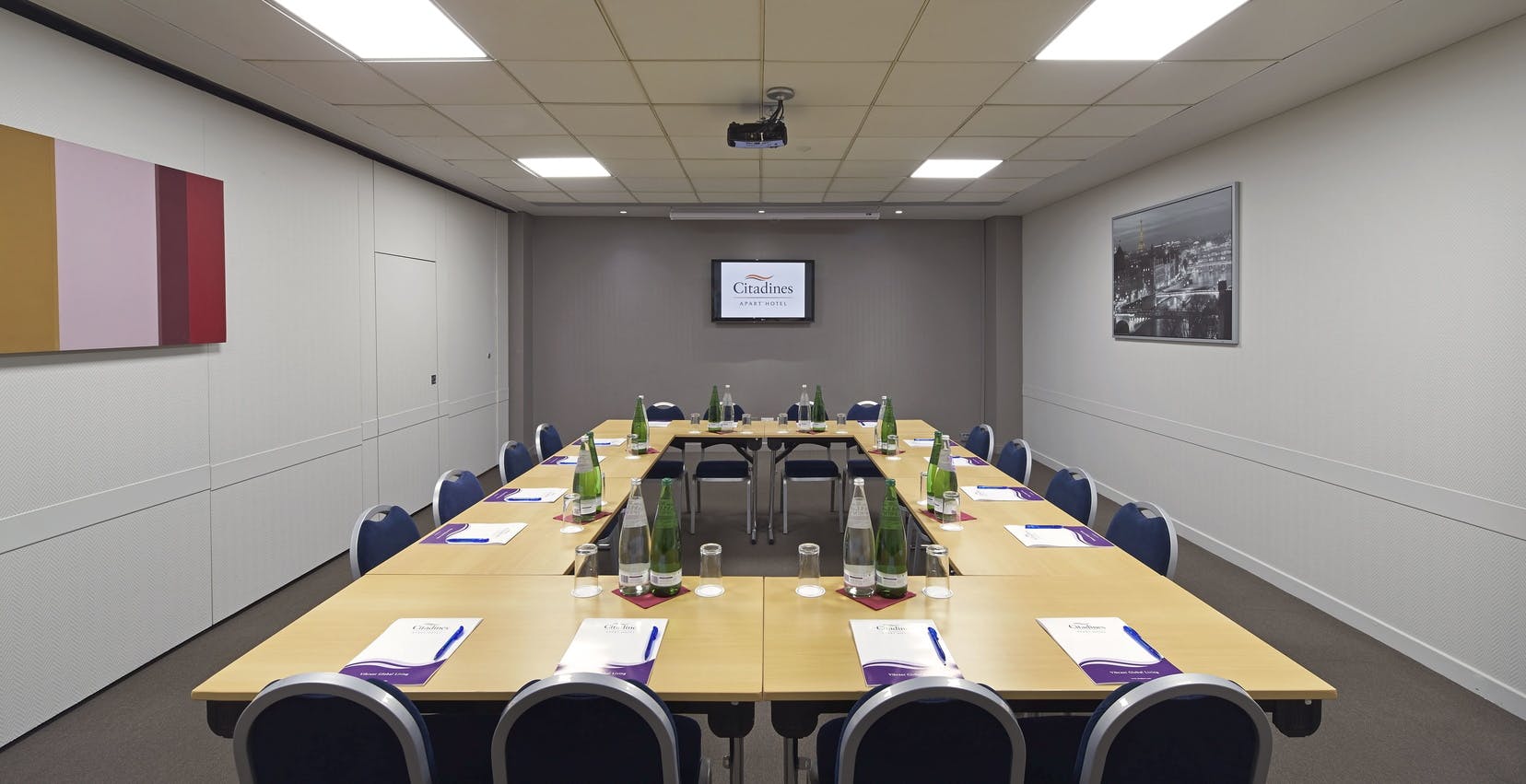 Innovation Hub meeting room in Citadines Holborn, London, set for professional gathering.