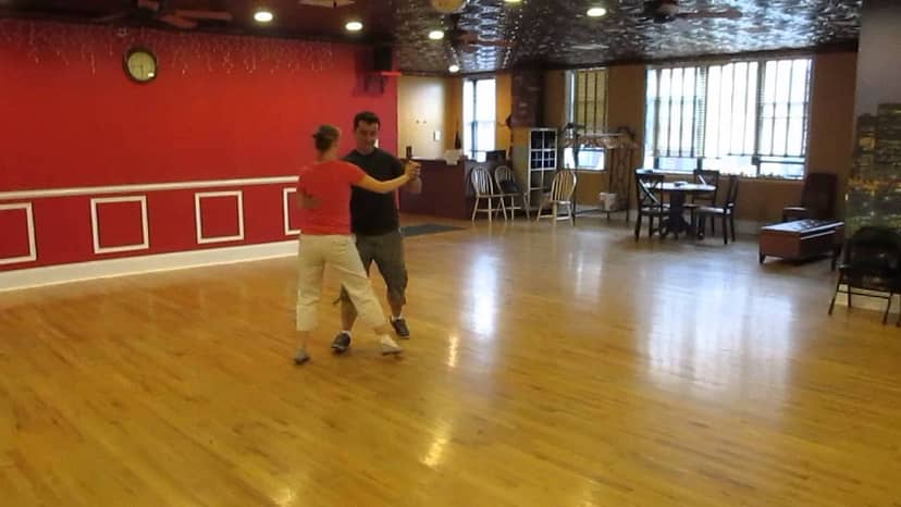 Wedding choreography studio with hardwood floor, ideal for workshops and team-building events.