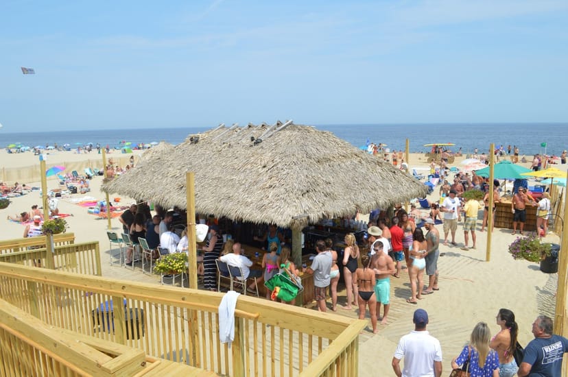Open-Air Tiki Bar at Donovan's Reef Beach for casual networking events and team-building.