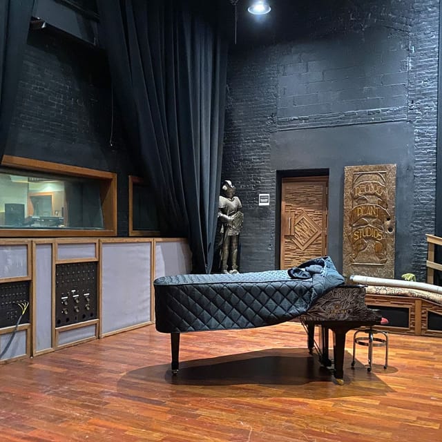 Event space with grand piano, soundproofing for music events and creative gatherings.