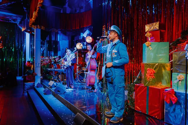 HUMBUG! Santa's Christmas Dive Bar Experience