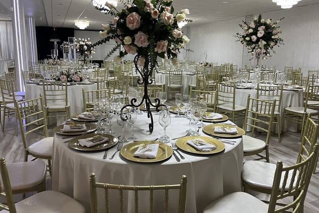 Elegant banquet hall in Casablanca with white tables, perfect for weddings and corporate events.