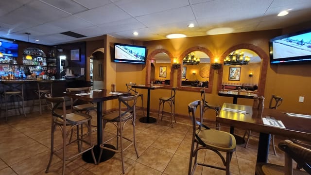 Cozy banquet hall in Casa Azteca, ideal for informal meetings and small events.