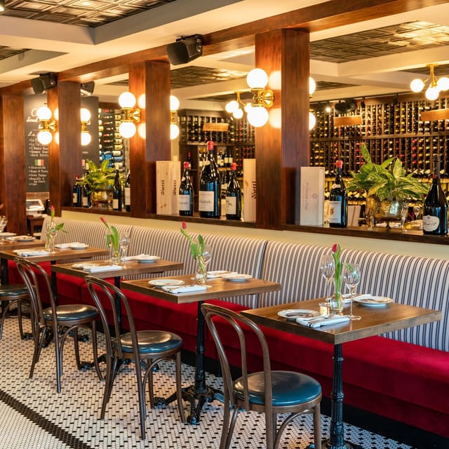 Stylish outdoor patio in tasting house, ideal for intimate gatherings and corporate events.