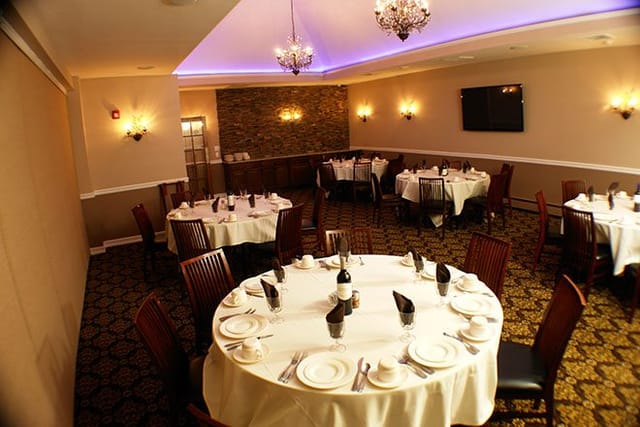 Elegant dining space at 1 Republik Events, perfect for corporate gatherings and celebrations.