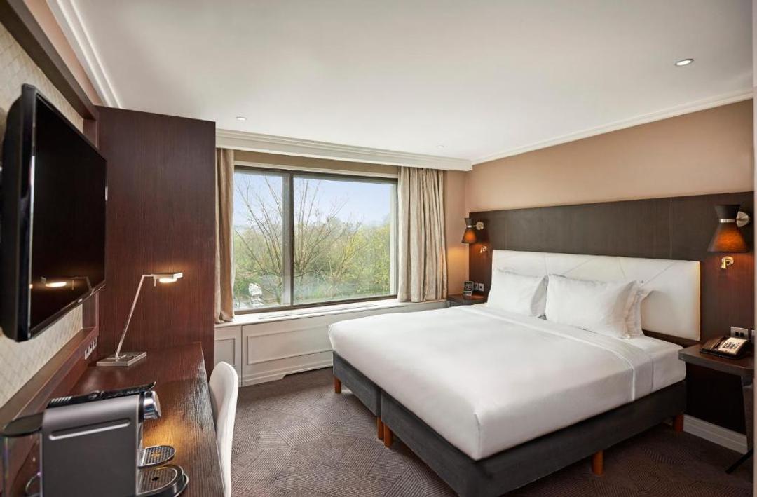 Boardroom at DoubleTree by Hilton London - Hyde Park, modern design for meetings and events.