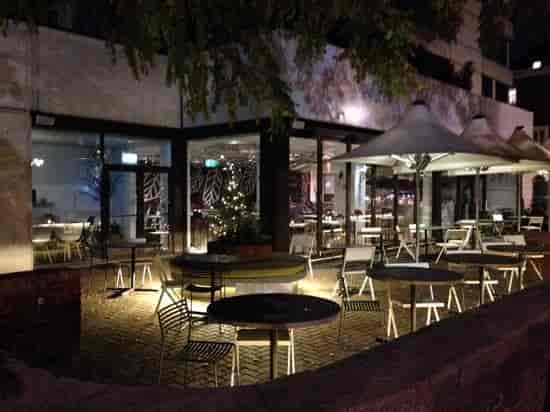 Outdoor dining area at DoubleTree by Hilton London, ideal for casual meetings and events.