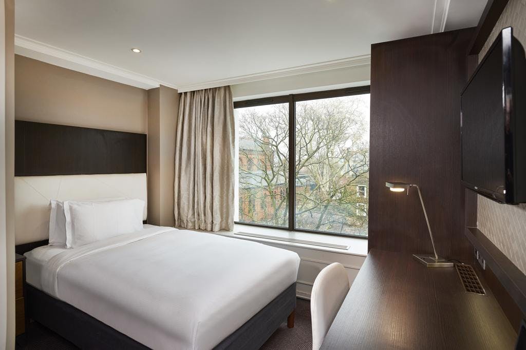 Modern meeting space with natural light at DoubleTree by Hilton London - Hyde Park.