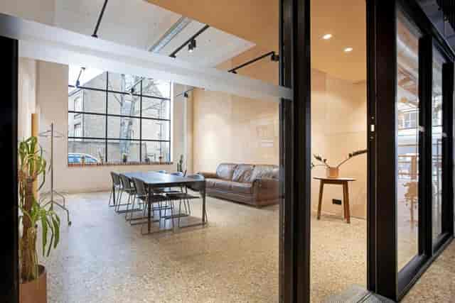 Modern workshop space with large window, ideal for meetings and brainstorming sessions.