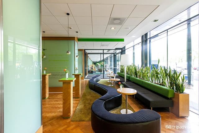 Bar & Lounge