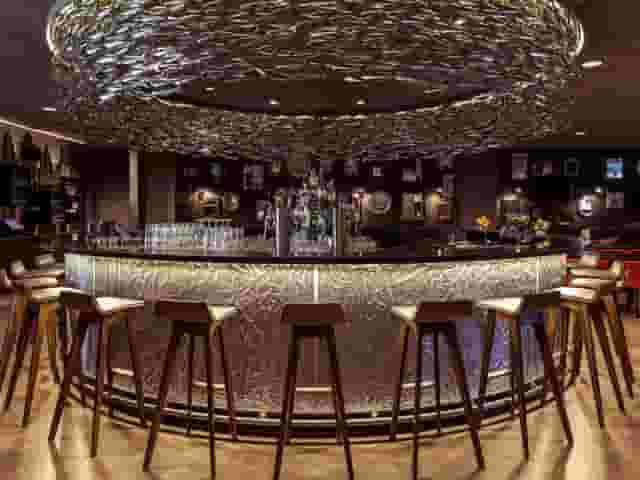 Restaurant & Bar