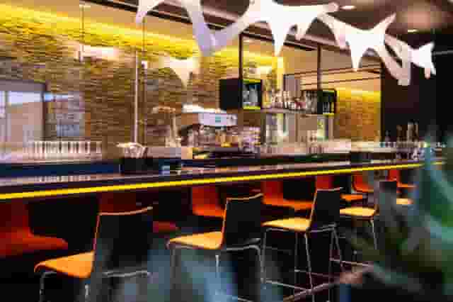 Restaurant & Bar