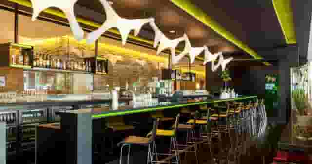 Restaurant & Bar