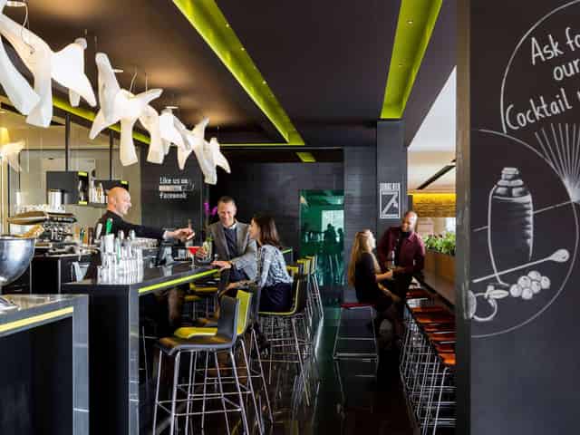 Restaurant & Bar