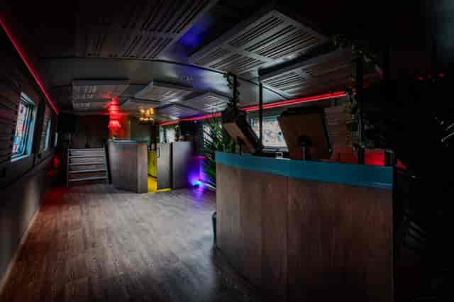 A Floating Mobile Event Space