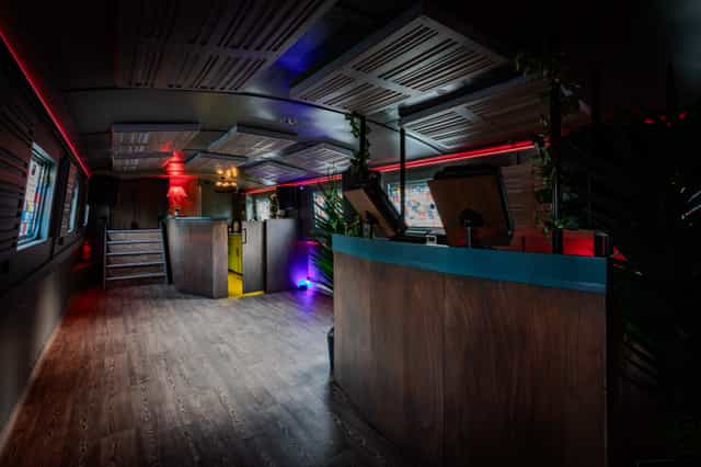 A Floating Mobile Event Space