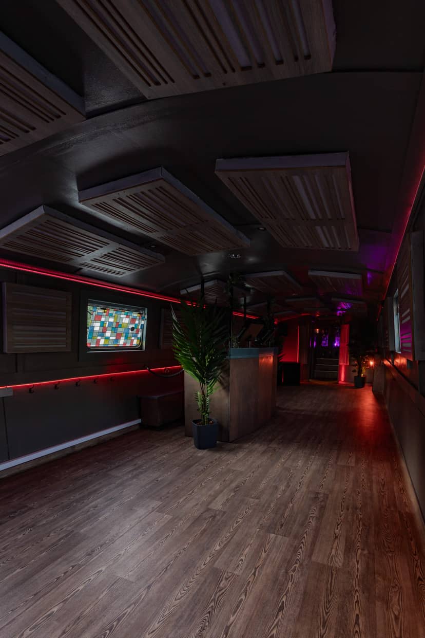 A Floating Mobile Event Space