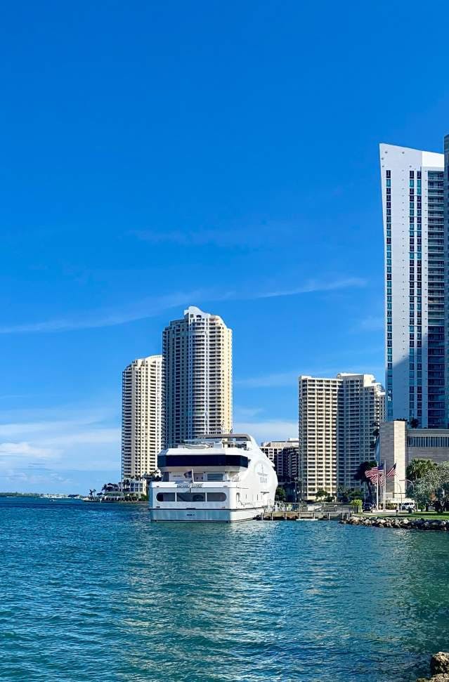 Spacious waterfront lawn at InterContinental Miami for upscale events and gatherings.