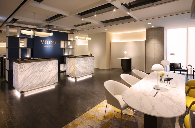 Modern meeting room in voco Seoul Gangnam with marble reception and natural light.