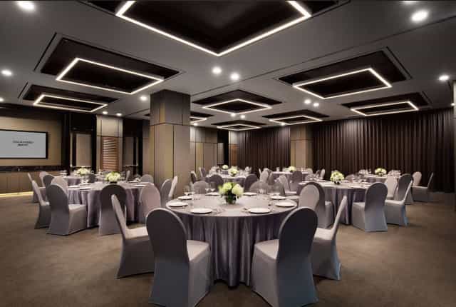 Elegant event space at Courtyard Marriott Seoul, perfect for weddings and corporate gatherings.