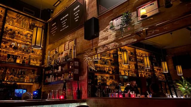 Cocktail bar
