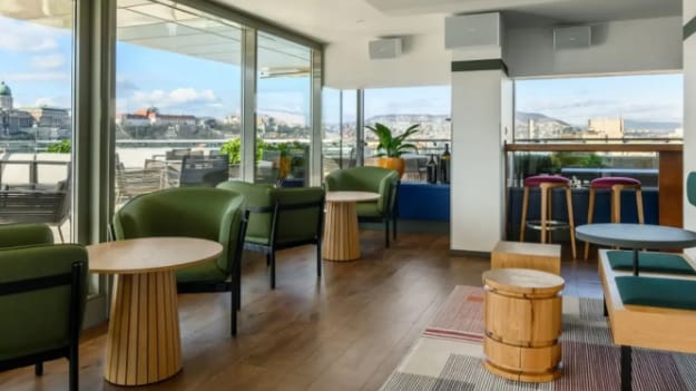 Modern meeting space with natural light, ideal for networking and events at Half Terrace.
