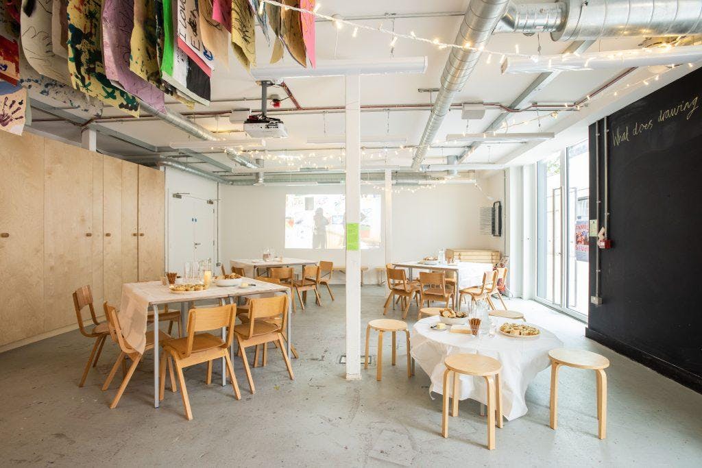Versatile event space with warm lighting for creative gatherings and workshops.