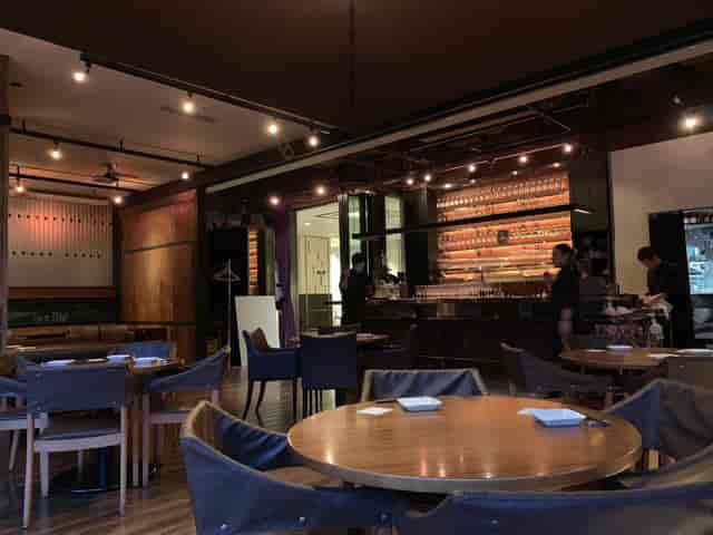Modern restaurant venue in Anthemble, perfect for intimate gatherings and corporate events.