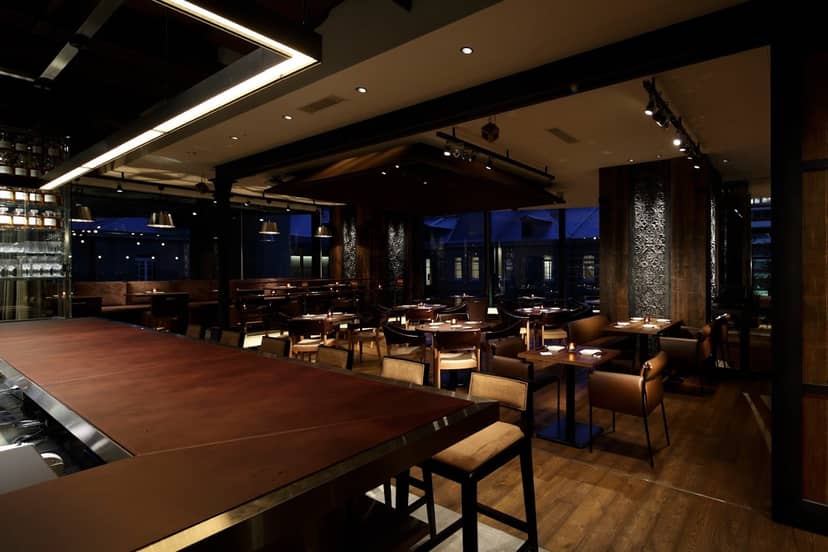 Modern restaurant venue in Anthemble, ideal for corporate events and intimate gatherings.