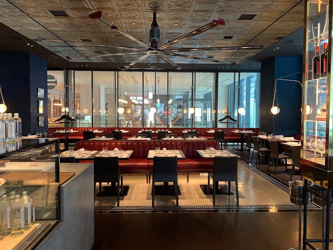 Modern restaurant venue in Nihombashi, ideal for intimate meetings and events.