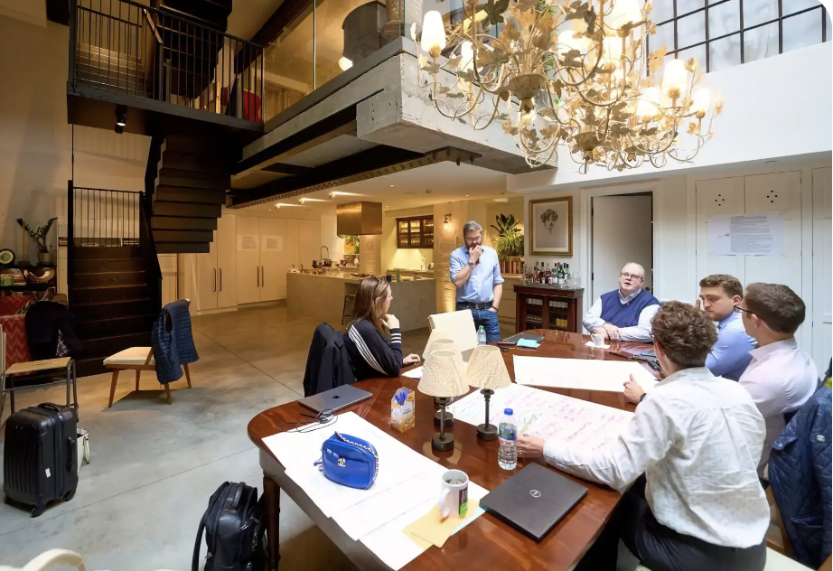 Brewery Cooperage Loft living area with chandelier, ideal for workshops and meetings.