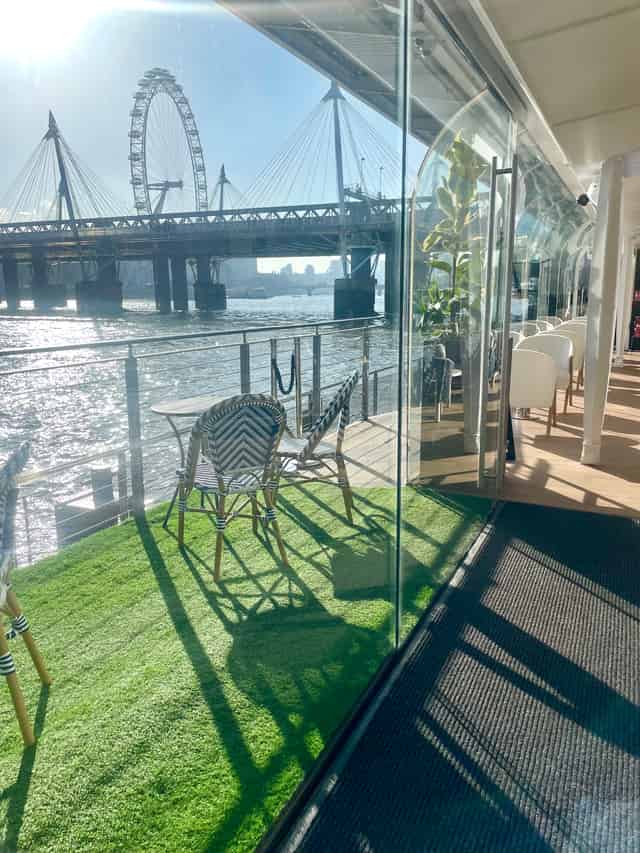 Clipper Lounge Embankment