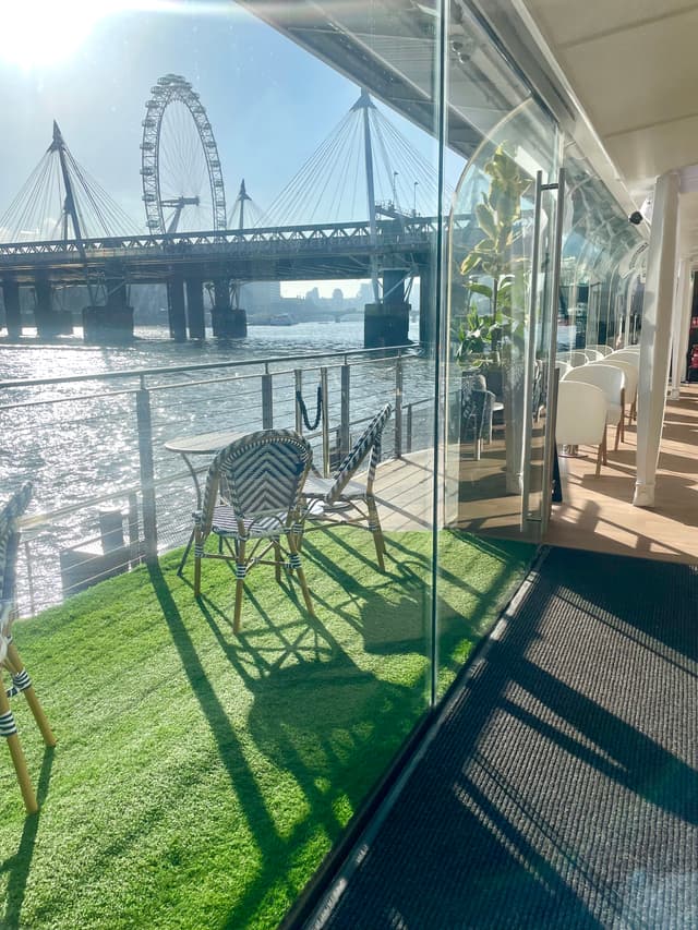 Clipper Lounge Embankment