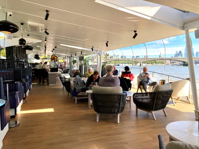 Clipper Lounge Embankment