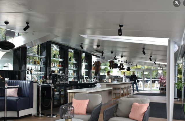 Clipper Lounge Embankment