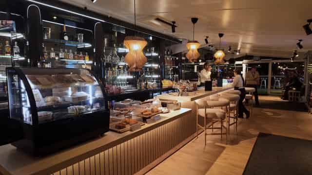 Clipper Lounge Embankment