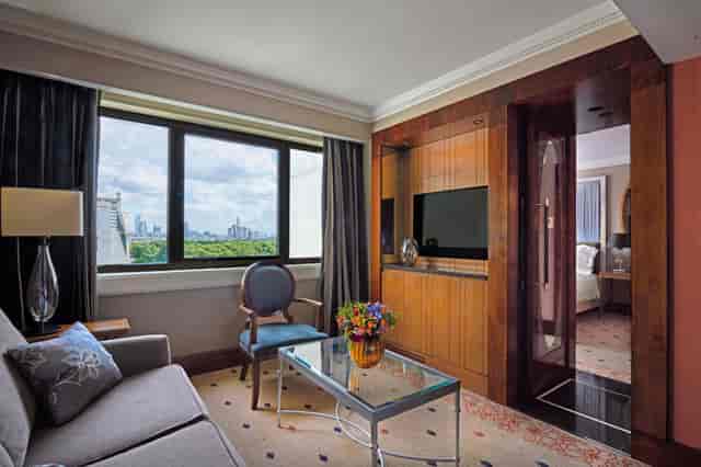 London Park Lane suite: city view, meeting, event