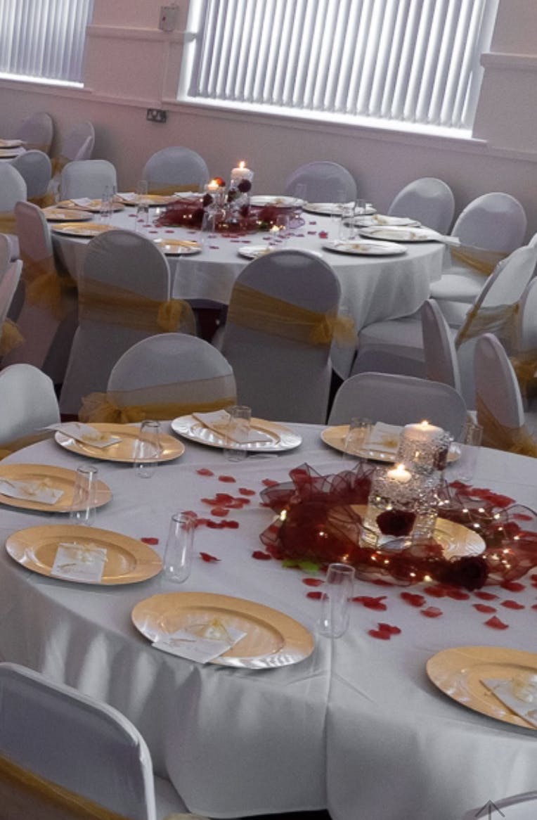 Elegant banquet hall with round tables, perfect for weddings and formal events.