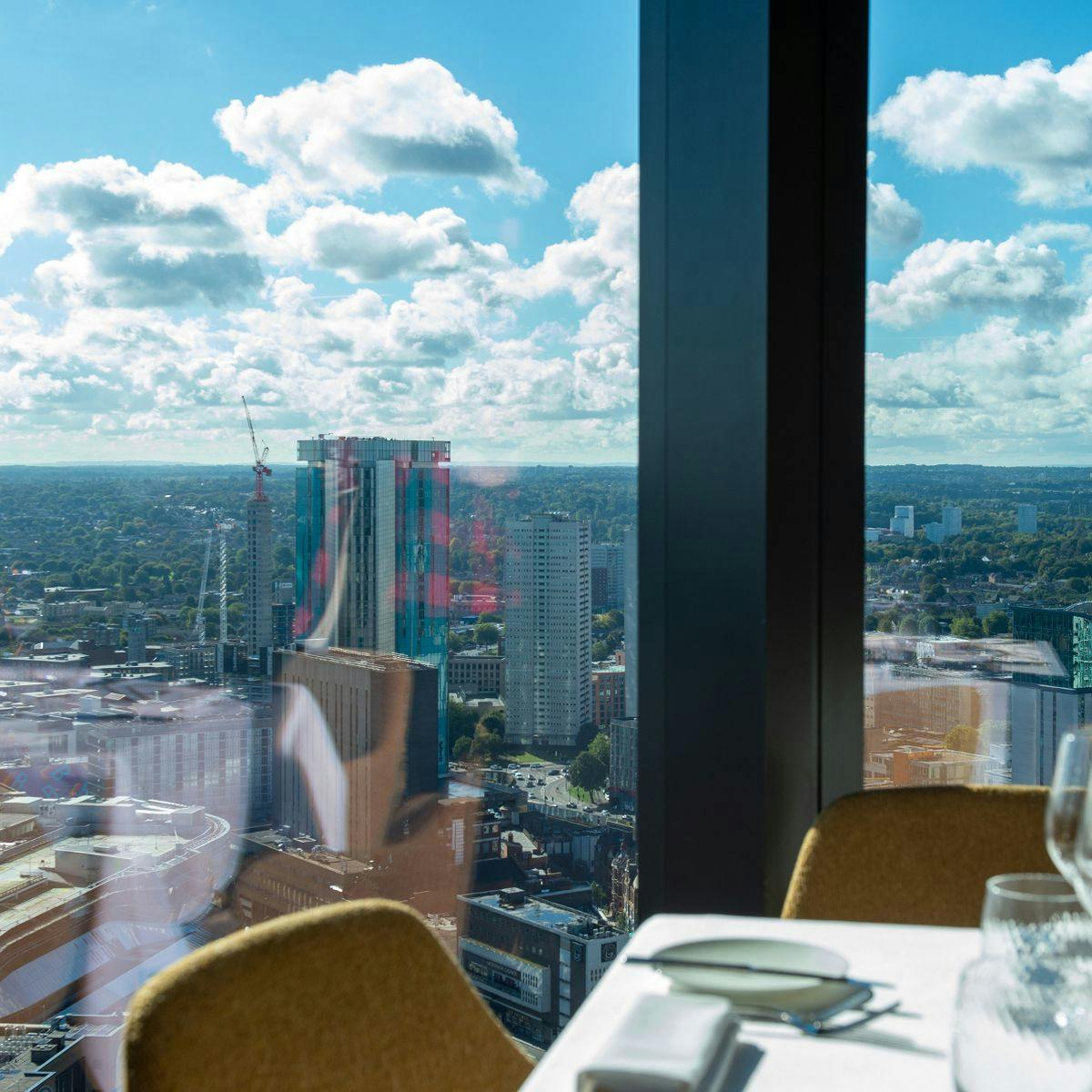 Outdoor terrace in Orelle with panoramic city view, ideal for corporate events and meetings.