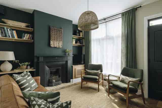 Cozy meeting space at The Plough House, ideal for workshops and gatherings.