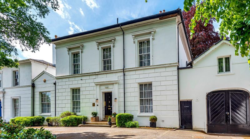 Elegant cocktail lounge in Edgbaston, ideal for corporate retreats and intimate gatherings.