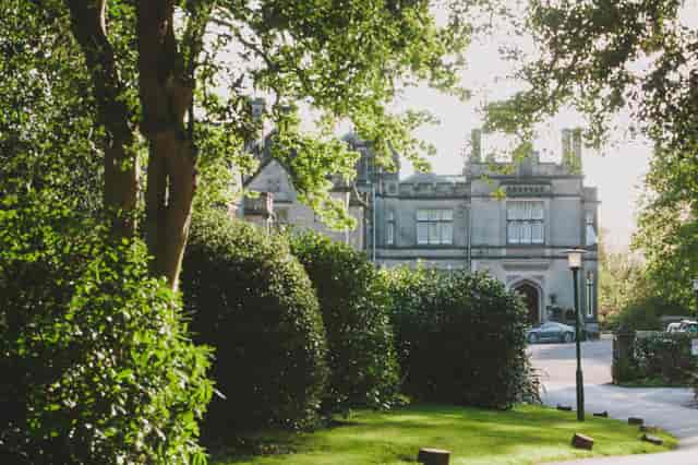 Cottage in Hampton Manor, elegant venue for outdoor weddings and corporate events.