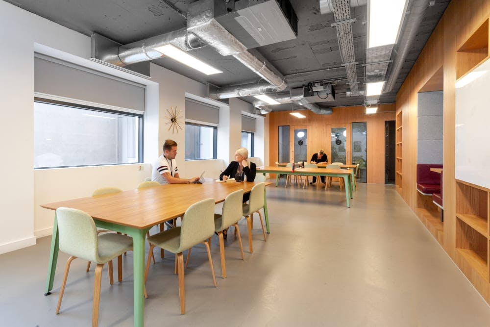 Modern meeting space with flexible seating for workshops and team meetings.