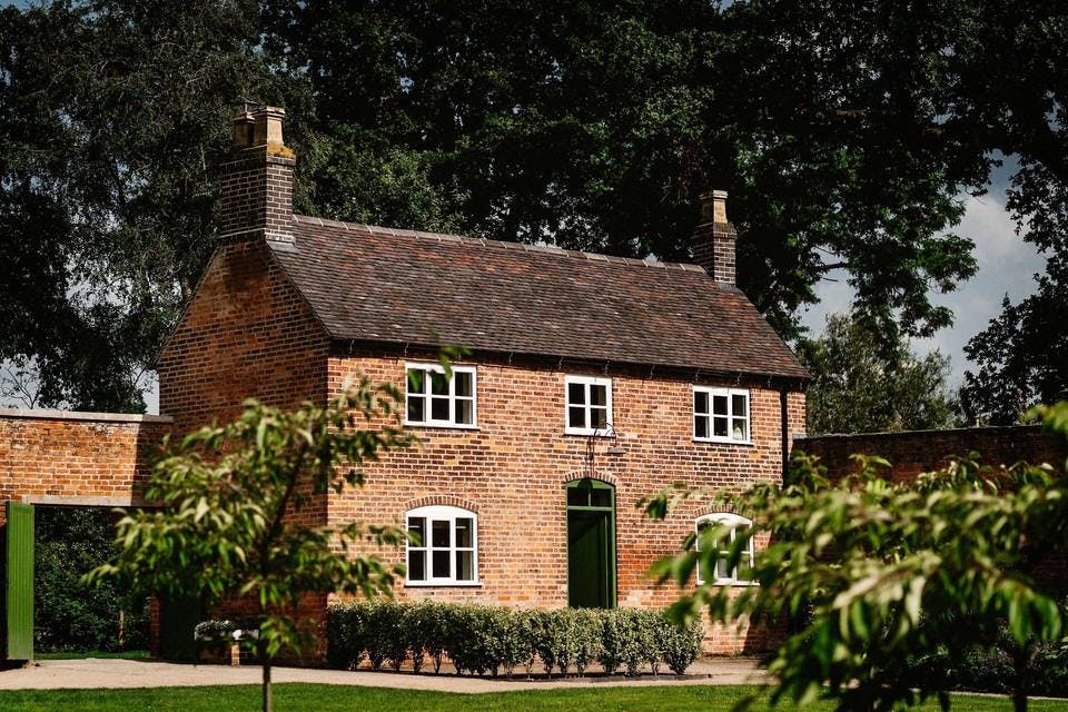 Charming brick cottage venue for retreats and team-building in Thorpe Garden.