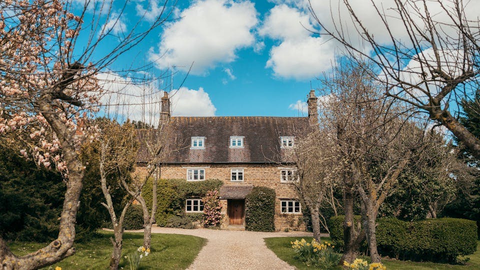 Mezzanine Bar at Dodmoor House: charming countryside venue for retreats and gatherings.