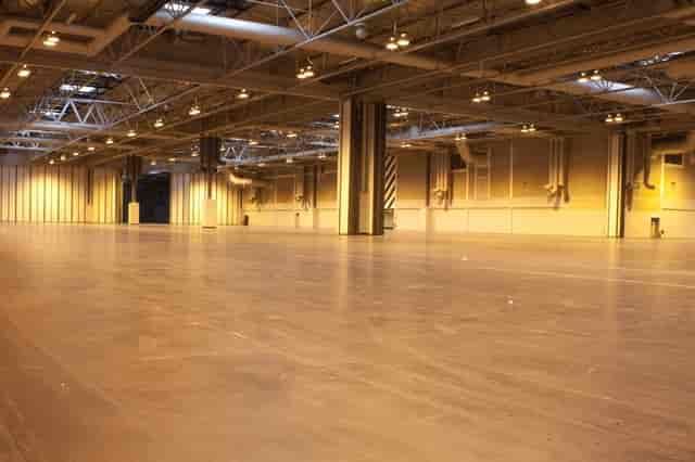Spacious NEC Birmingham hall with high ceilings for conferences and trade shows.